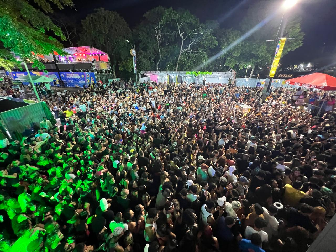 Foliões de Itabuna e região vibraram na primeira noite do Carnaval Antecipado