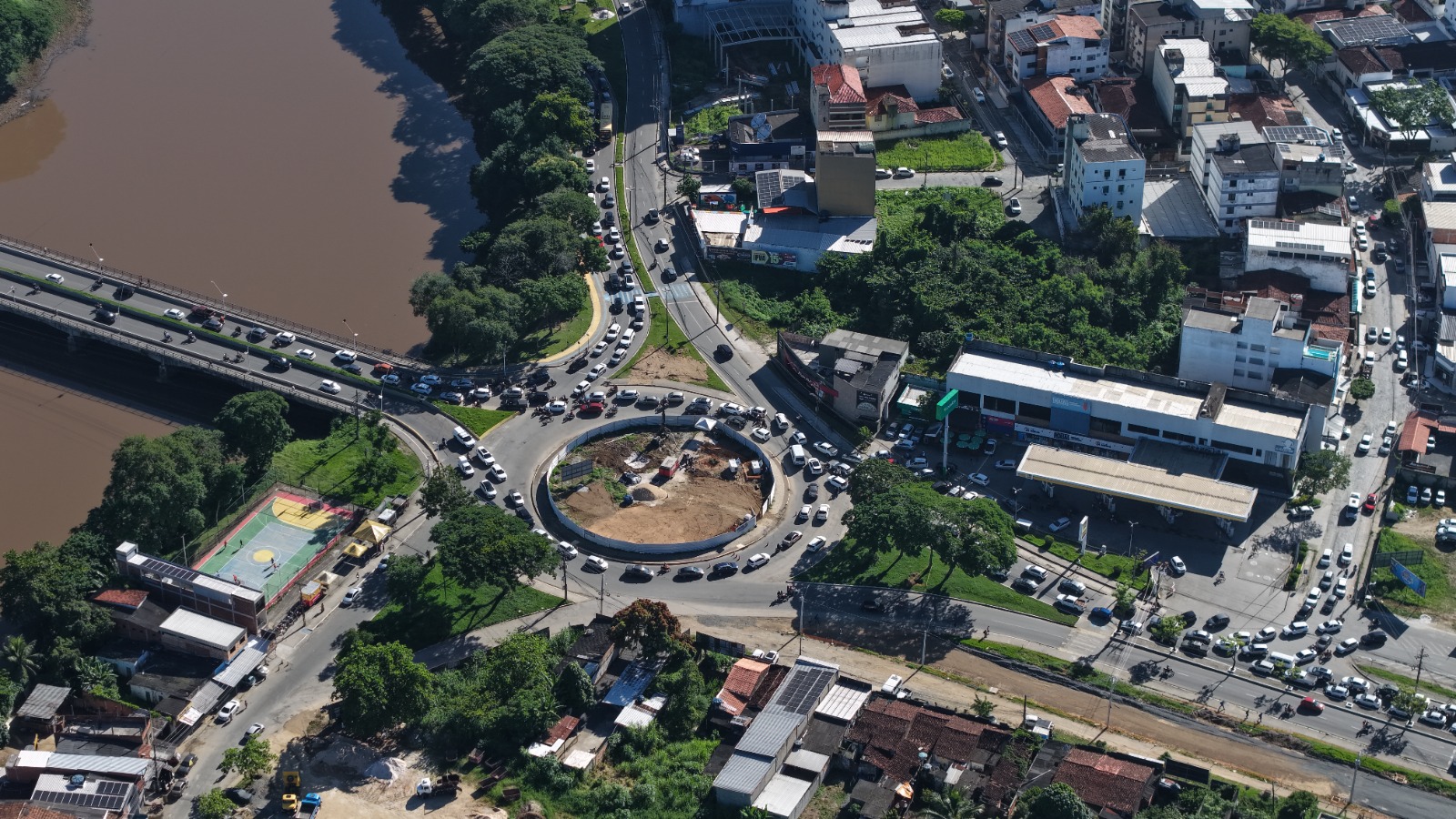 Prefeitura de Itabuna modifica tráfego de veículos na Avenida Princesa Isabel por causa das obras do complexo viário