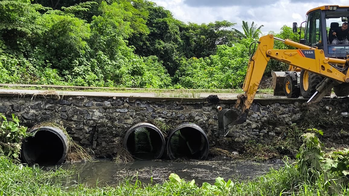 Prefeitura de Itabuna amplia a limpeza dos canais de drenagem do Vila Anália, que passarão por obras com recursos do PAC