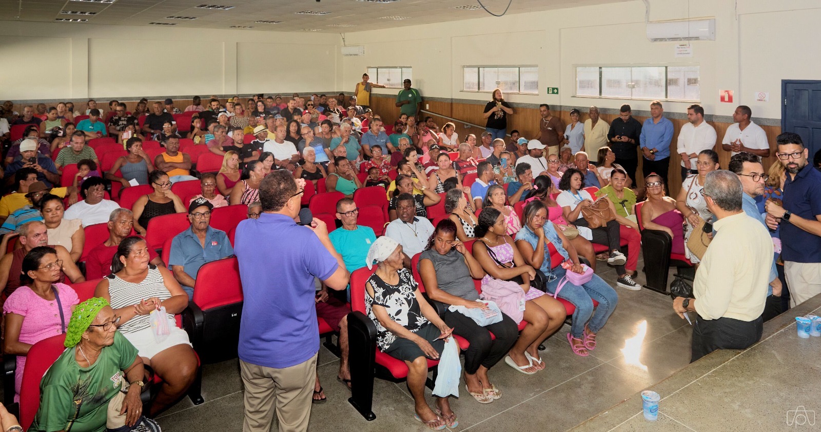 Augusto Castro e secretários alinham com feirantes detalhes para inauguração da Nova Feira do São Caetano