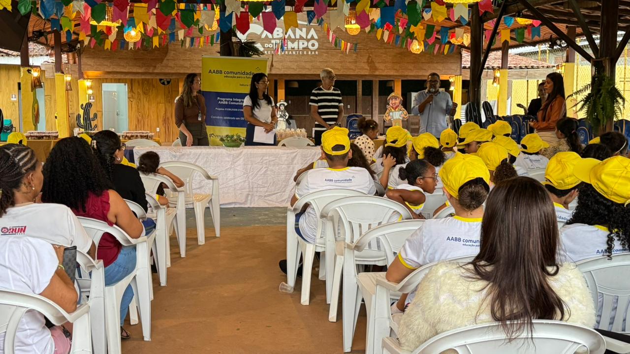 Prefeitura de Itabuna fez a entrega de kits para alunos do Programa AABB Comunidade