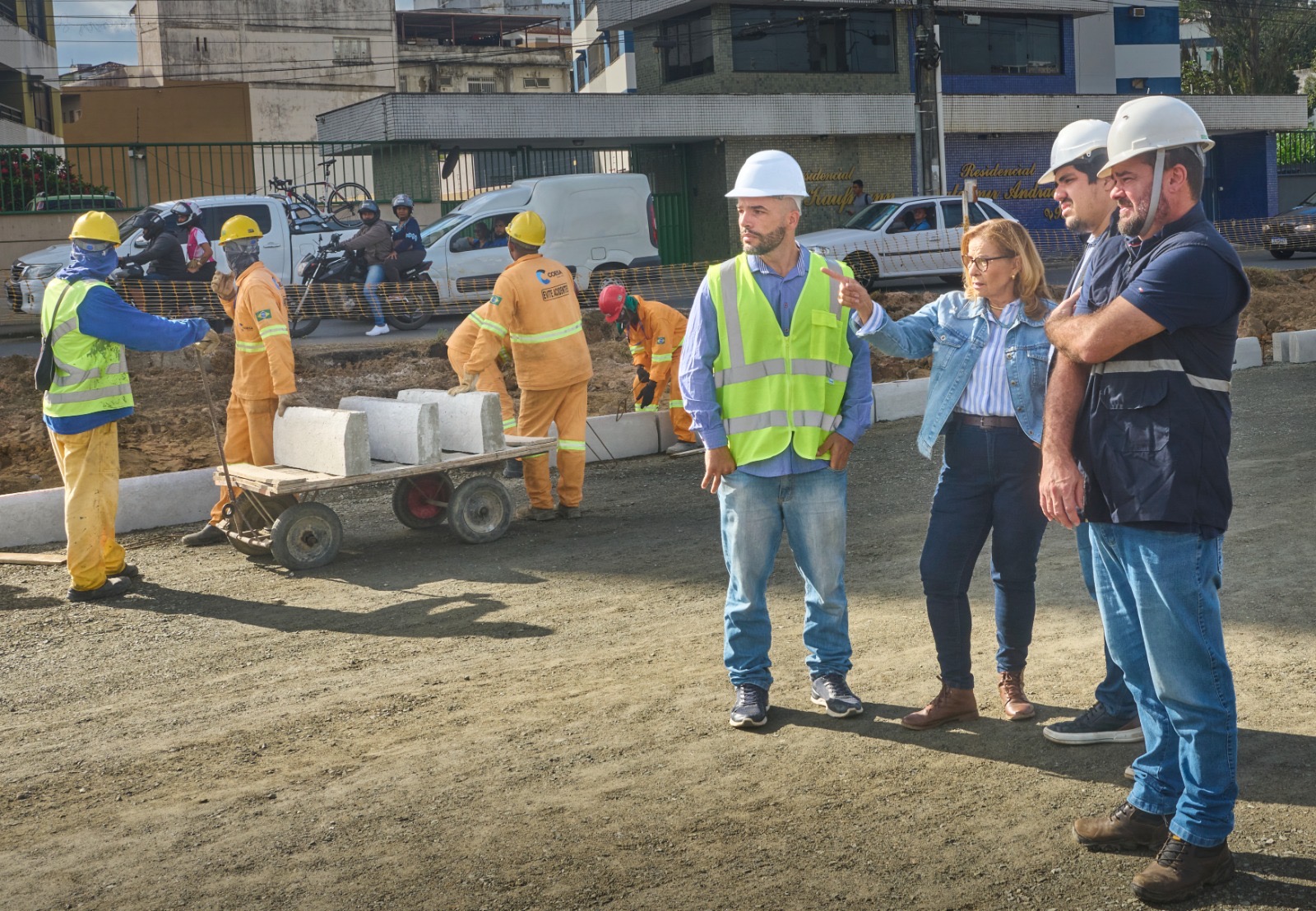 Titular da SIURB vistoria obras do complexo viário da Avenida Princesa Isabel e define próximas etapas da pavimentação