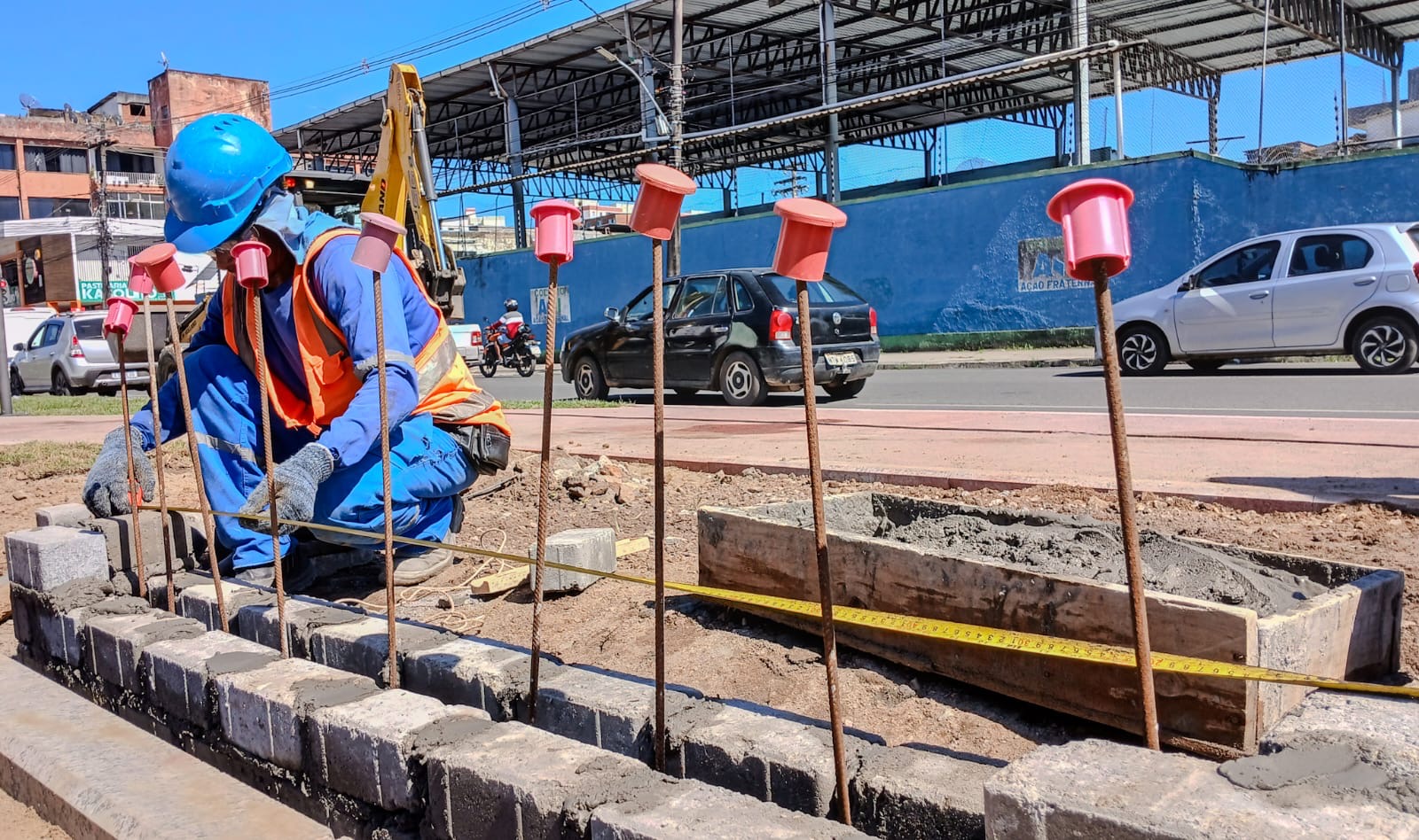 Secretária de Infraestrutura e Urbanismo vistoria obras do Parque Linear da Amélia Amado